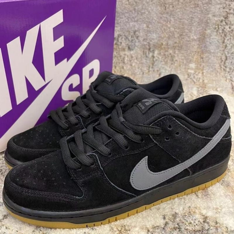 N-SB Dunk Low Sneakers