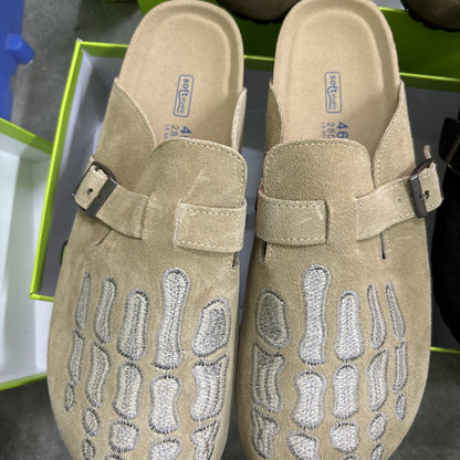 Grain leather Birkenstock closed-toe slippers