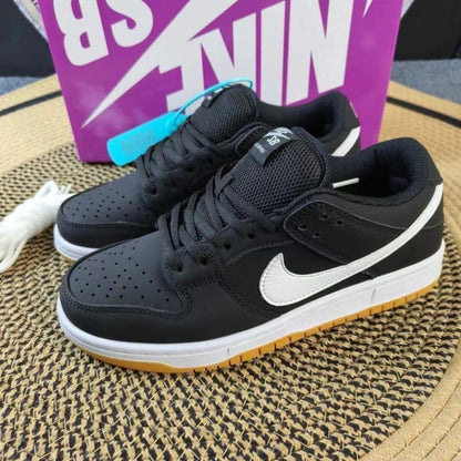 N-SB Dunk Low Sneakers