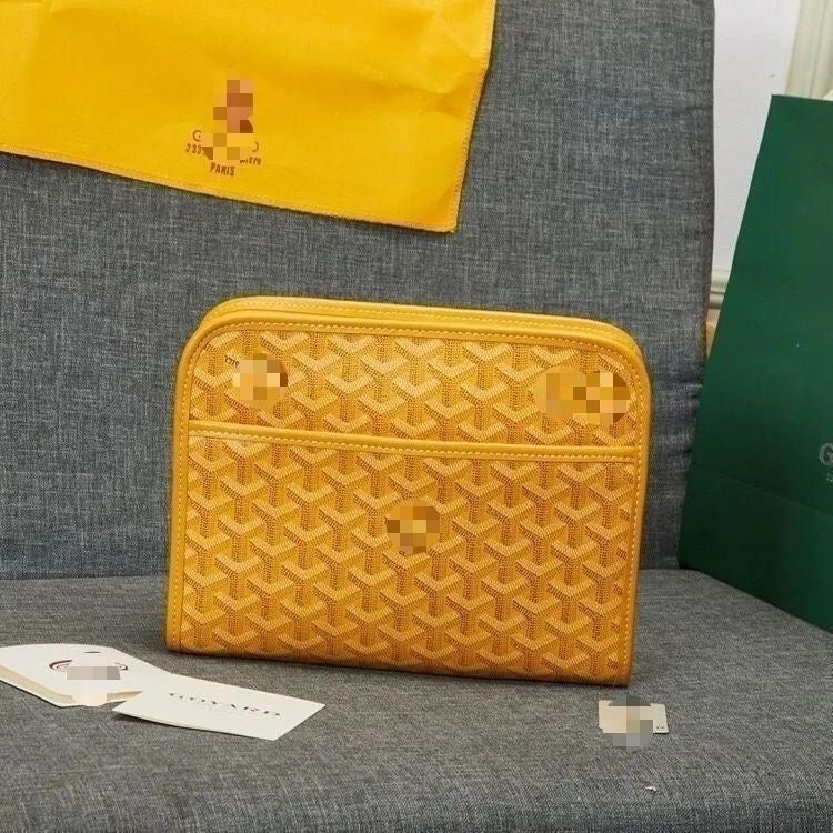 Minimalist clutch bag