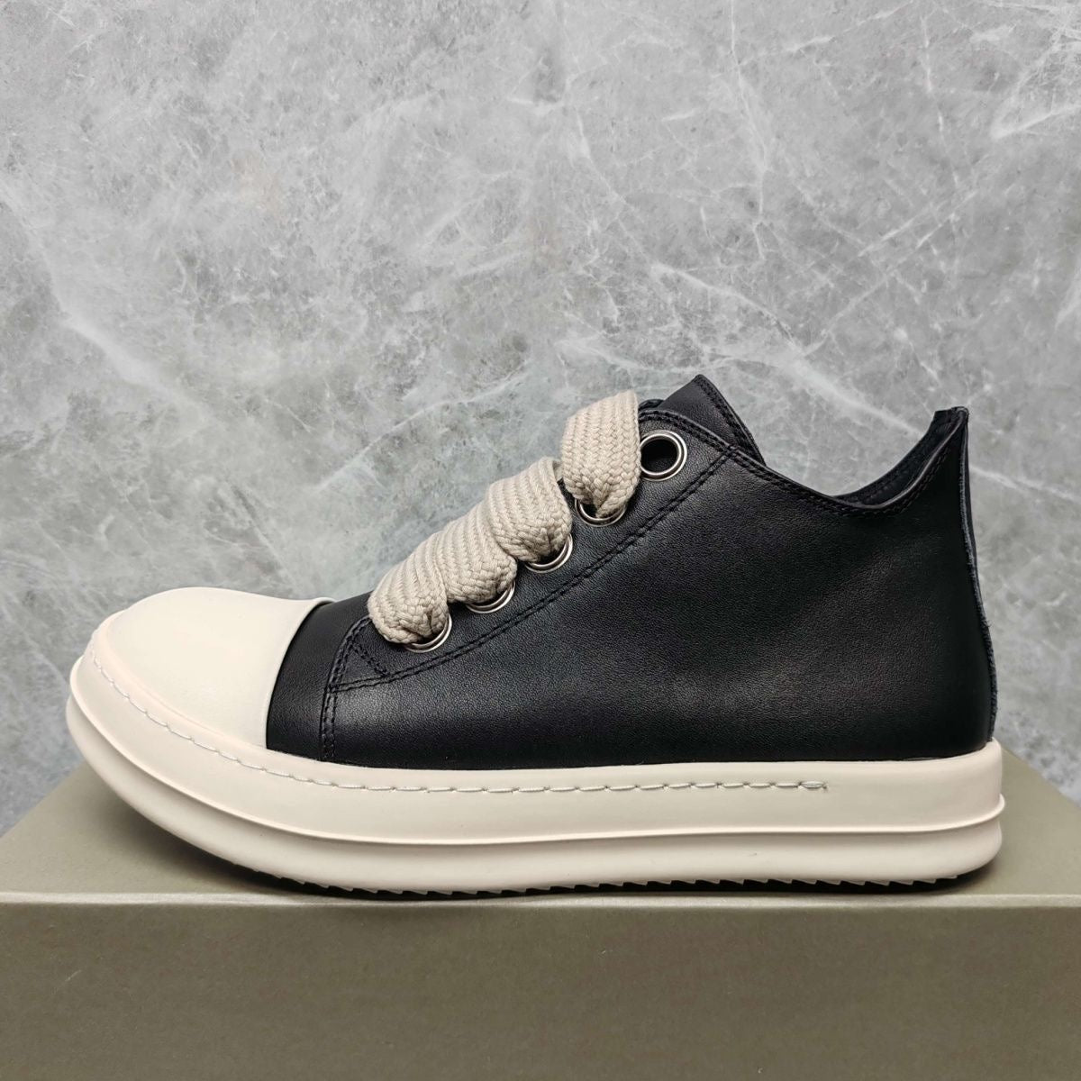 RO low top Jumbo lace sneaker