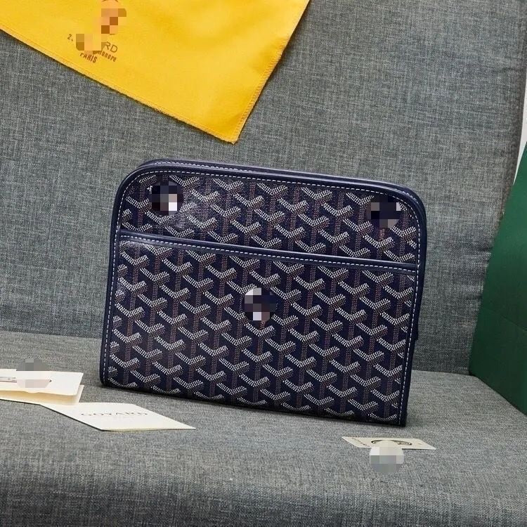 Minimalist clutch bag