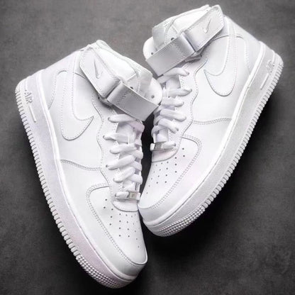 Mid-top AF1 Air Force 1 sneaker