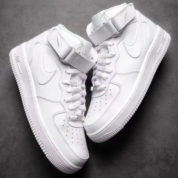 Mid-top AF1 Air Force 1 sneaker