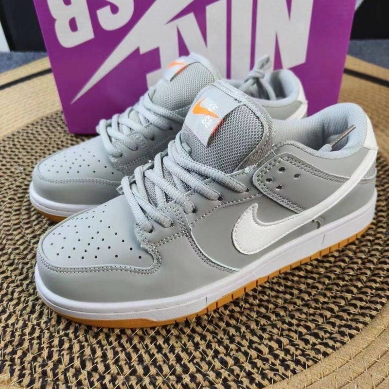 N-SB Dunk Low Sneakers