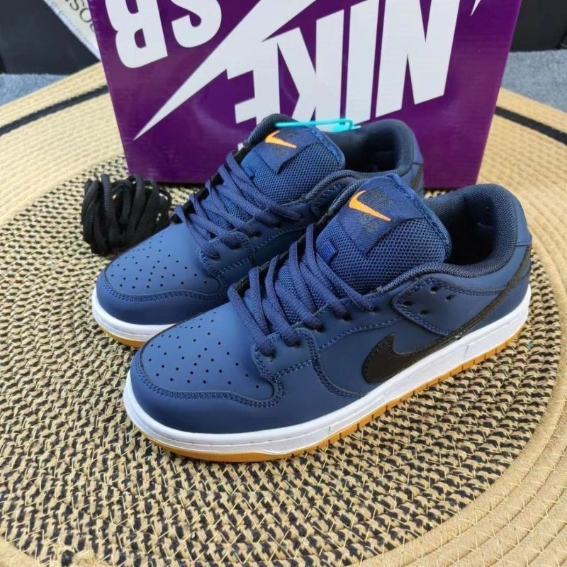 N-SB Dunk Low Sneakers