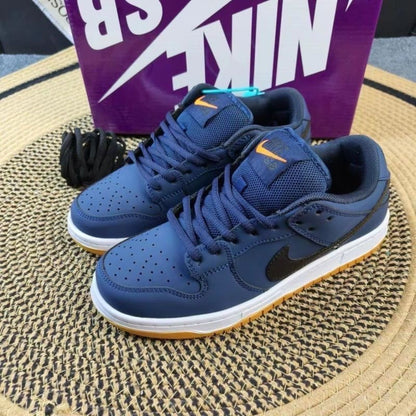 N-SB Dunk Low Sneakers