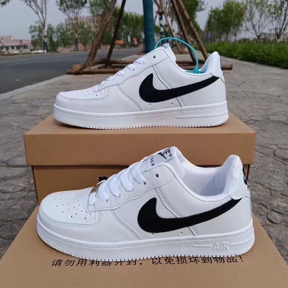 Air Force 1  Low-Top Sneakers