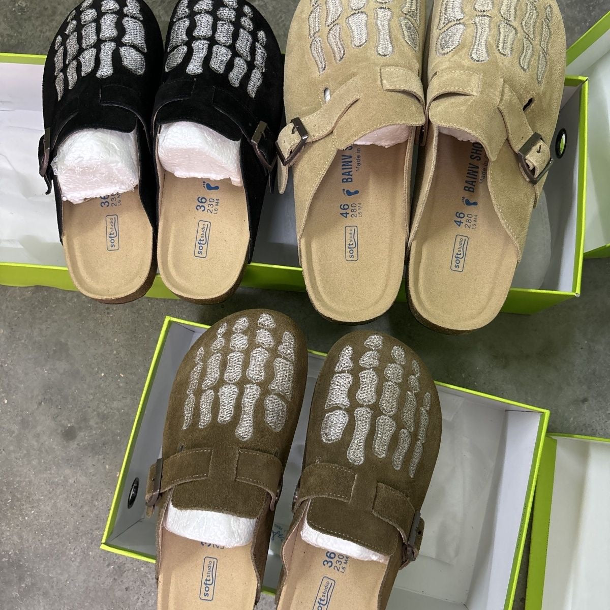 Grain leather Birkenstock closed-toe slippers