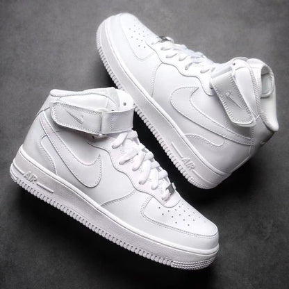 Mid-top AF1 Air Force 1 sneaker