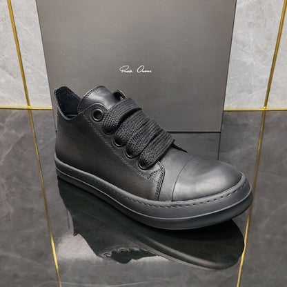RO low top Jumbo lace sneaker