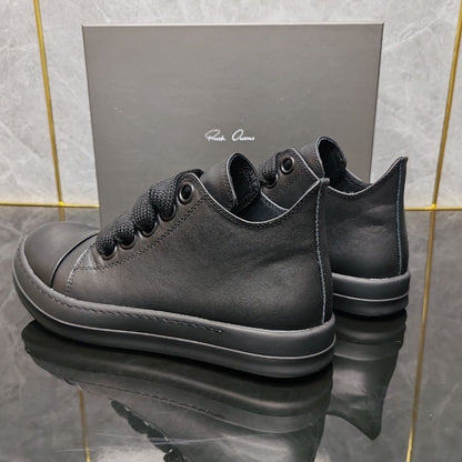 RO low top Jumbo lace sneaker